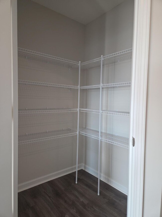 Foto del edificio - Brand new 4 bed 2 bath house with everything!