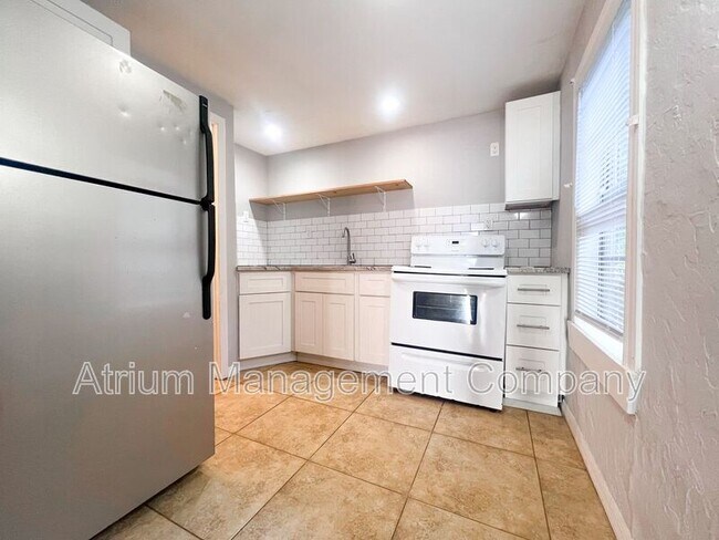 Building Photo - 408 W Howry Ave