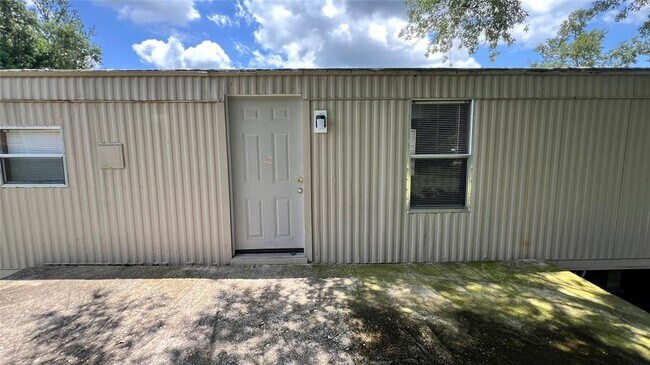 Foto del edificio - 25126 Faraway Ln