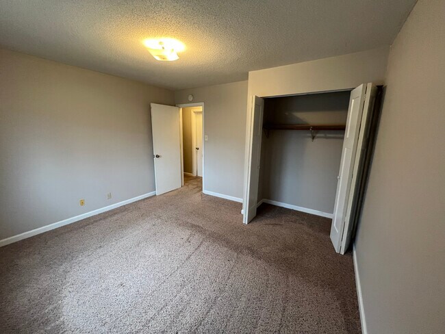 Foto del edificio - 455 E Fairlawn Dr