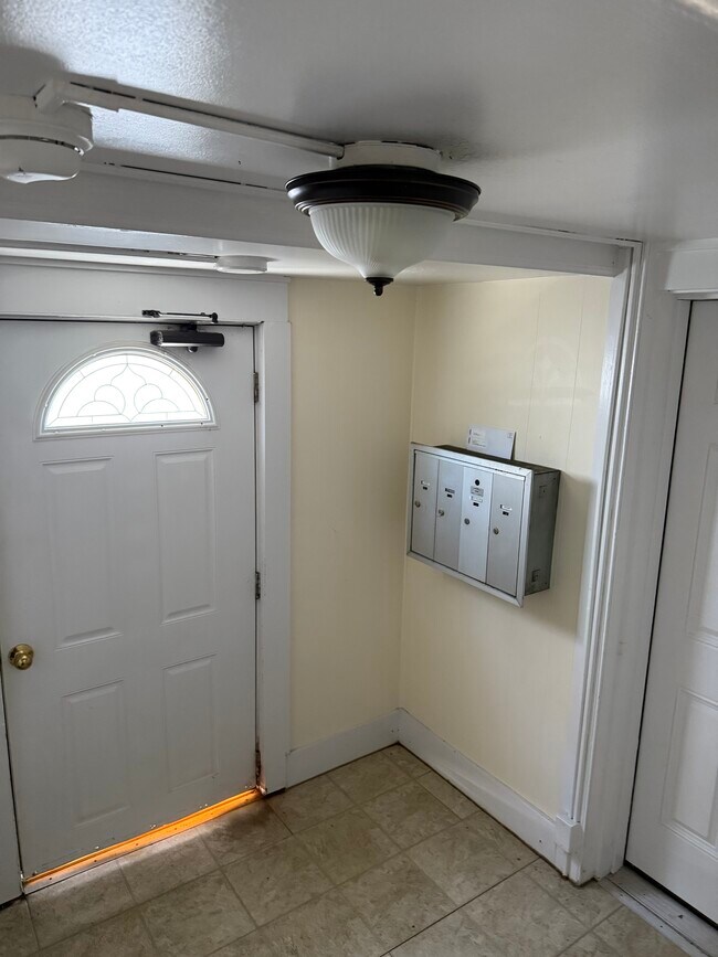 Front entry/locked mailbox - 335 Cabot St