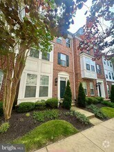 Building Photo - 19 Steeplechase Dr