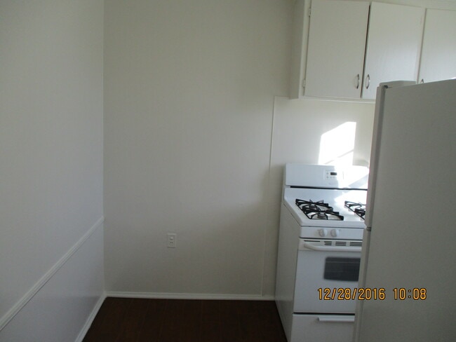 Building Photo - 138 S Bedford Dr