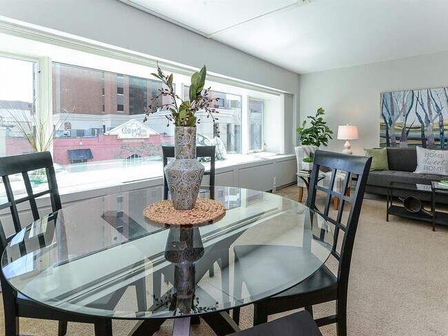 Building Photo - "Chic Urban Living: Cozy 1-Bedroom Condo w...