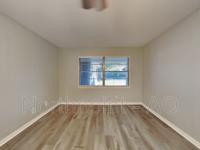 Building Photo - 609 Aspen St