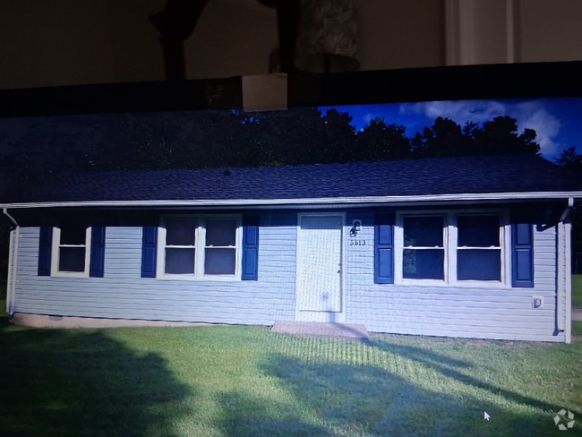 Building Photo - 5613 Ross Dr