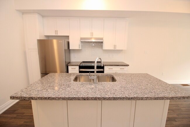 Building Photo - 33 Creekbank Rd