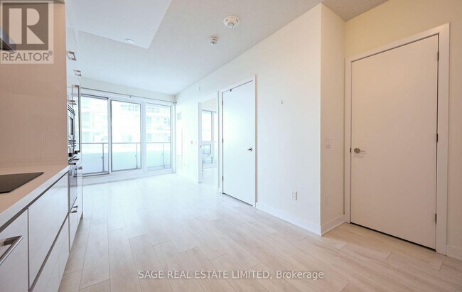 Photo du bâtiment - 2221 Yonge St