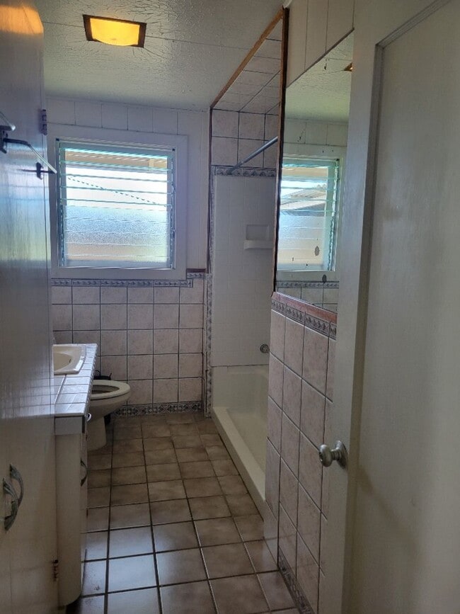 Building Photo - Beautiful 3BD 2BA in Waiakea Area