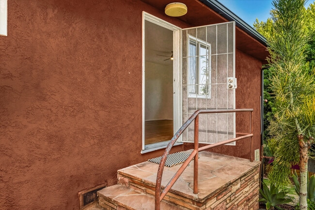 Foto del edificio - 1319 S Mansfield Ave