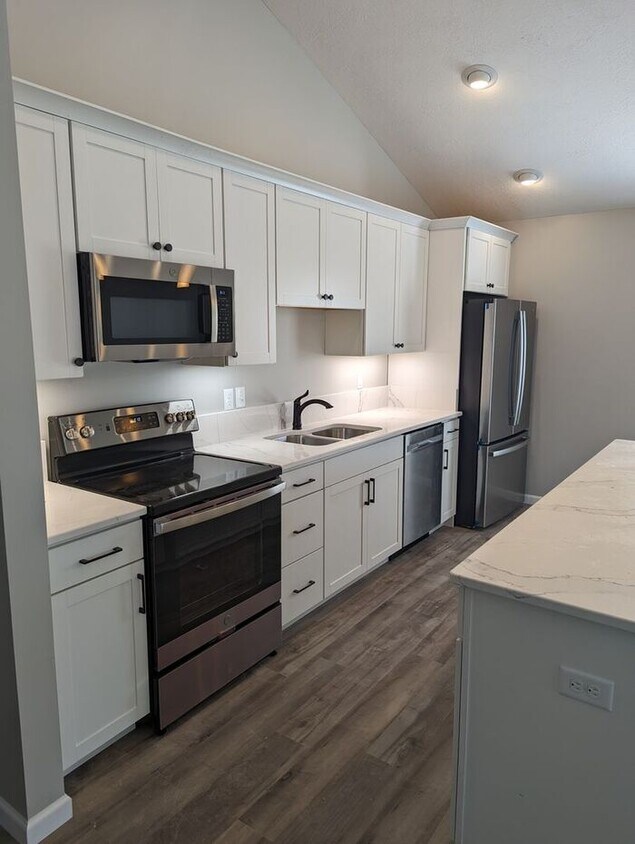 Foto principal - 4 Bedroom Home With An Open Floor Plan In ...