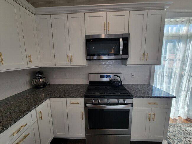 Building Photo - 149 Brentwood Ave
