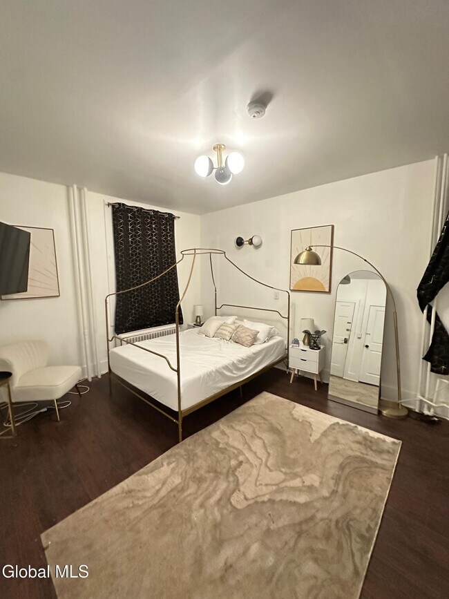 Building Photo - 51 Elm St