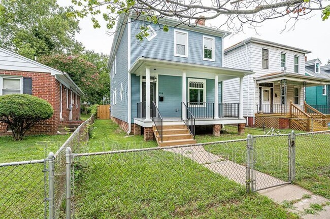 Building Photo - 3518 1st Ave
