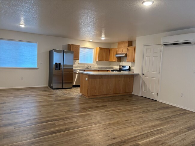 Foto del edificio - Single Level Home in McMinnville - Pets Al...