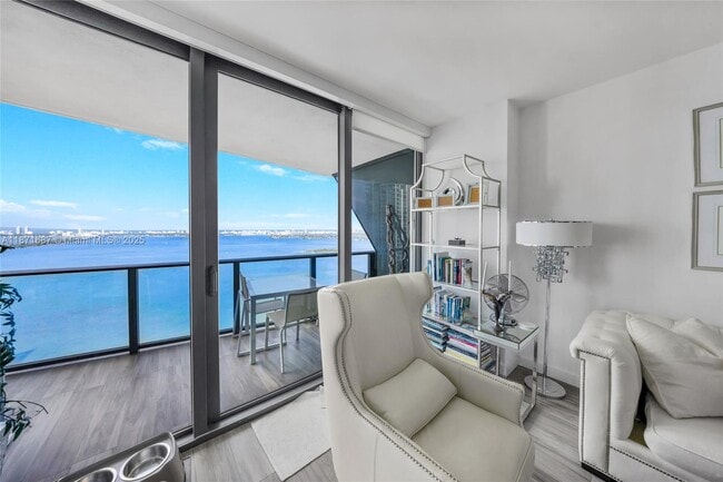 Foto del edificio - 460 NE 28th St