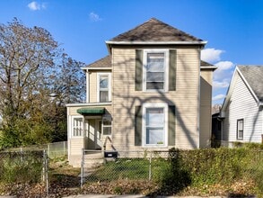 Building Photo - 1014 E Adams St