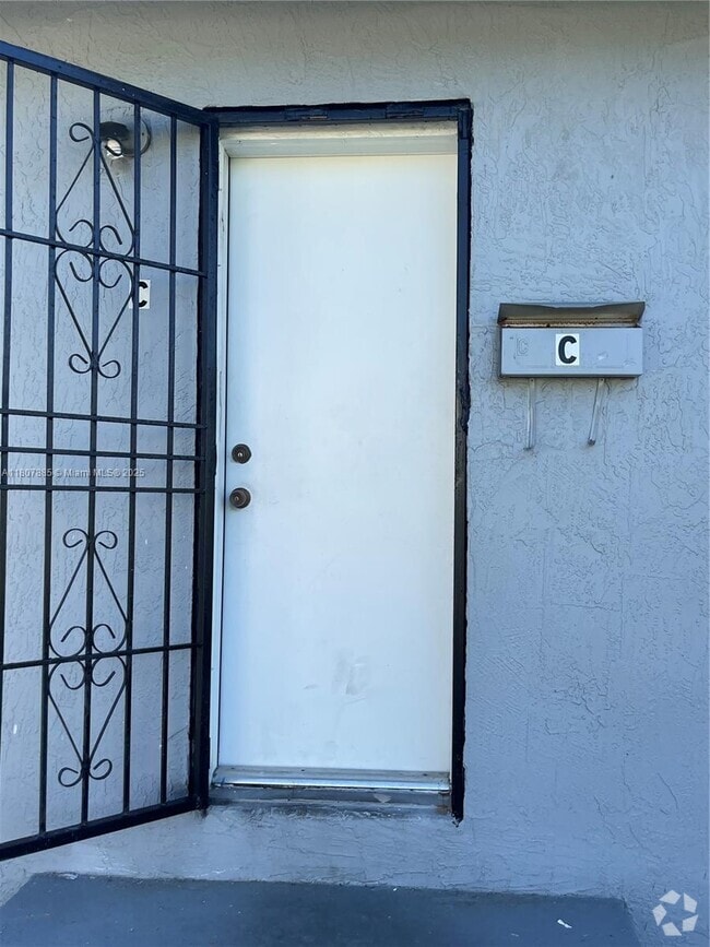 Building Photo - 135 NE 80th Terrace