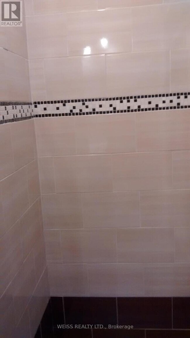 Photo du bâtiment - 4063 Ellesmere Rd