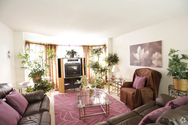 Living Room - Diamond Lake Properties