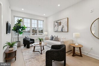 Building Photo - 30 W Allens Ln