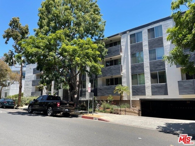 Building Photo - 1010 N Kings Rd