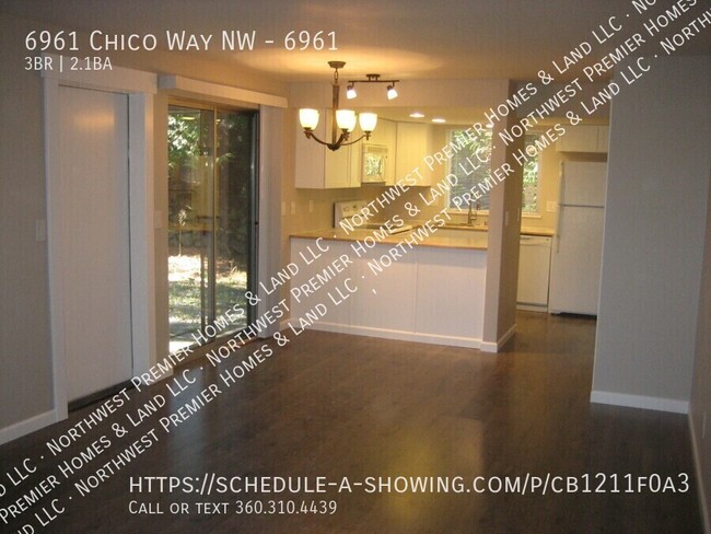 Foto del edificio - Chico Way 3 bedroom Townhouse