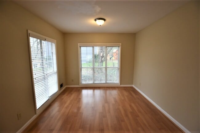 Building Photo - 2185 Chadwick Dr