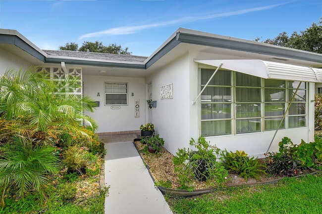 Building Photo - 1165 S Drive Cir
