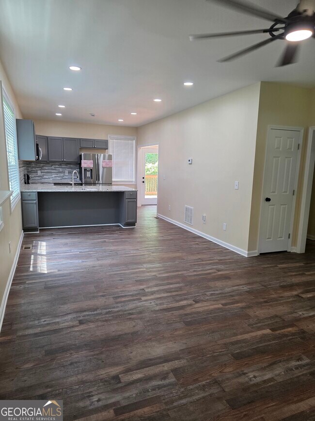 Foto del edificio - 135 Howell Dr SW