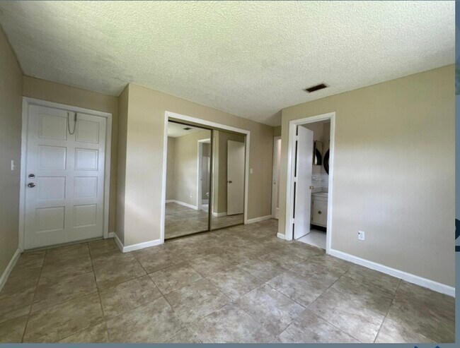 Foto del edificio - 4671 SW 66th Ave