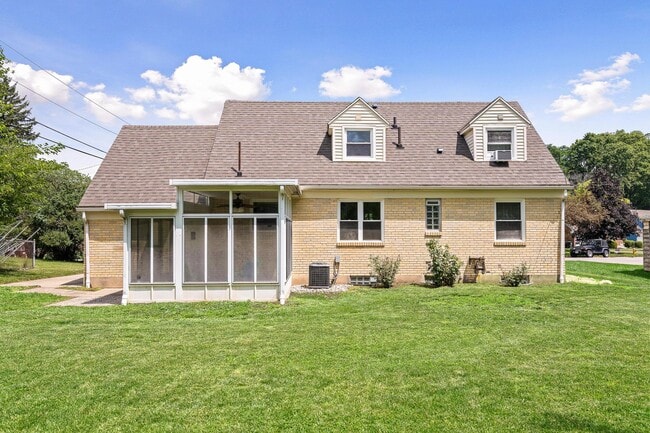 Building Photo - 110 S Bromfield Rd