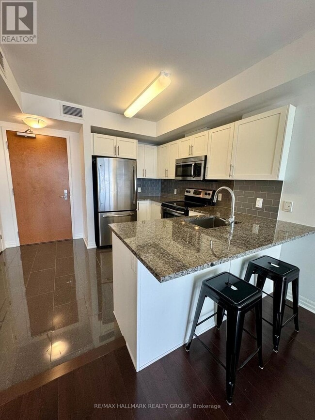 Building Photo - 195 Besserer St