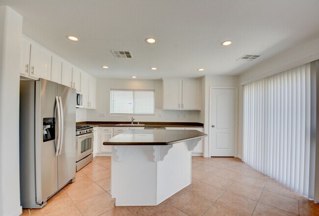 Building Photo - Fabulous 3 bed/2.5 bath two-story home in ...