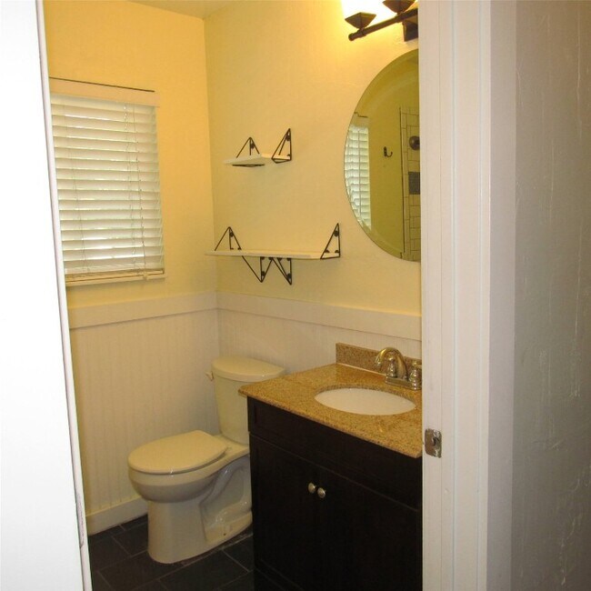 Foto del edificio - 1200 Brentwood St