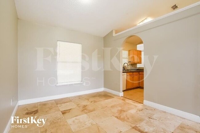 Building Photo - 3325 Croton Ave