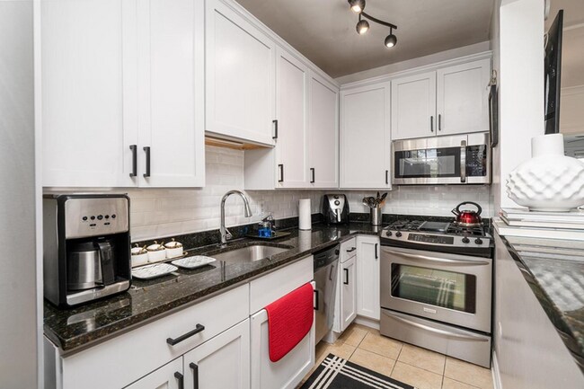 Building Photo - 3314 Mt Pleasant St NW