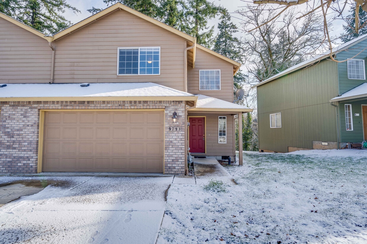 Primary Photo - Recently Updated 3 Bedroom 2.5 Bath Duplex...