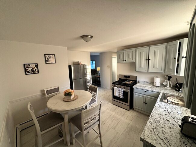 Foto del edificio - 1077 Blue Hills Ave