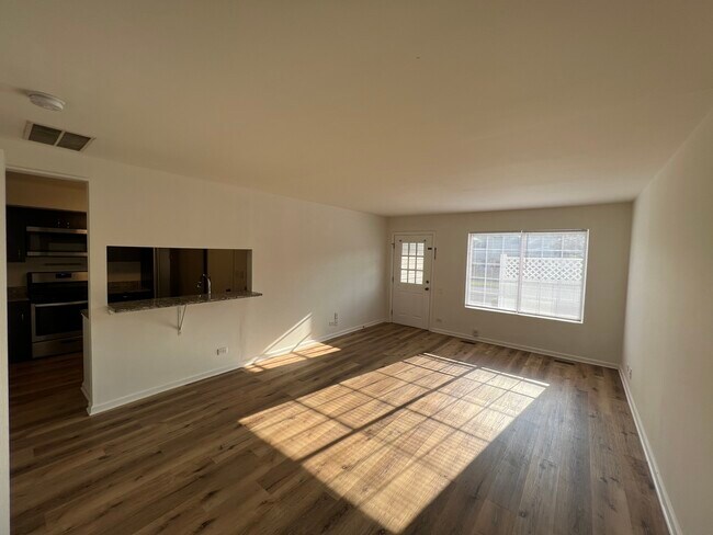 Building Photo - 305 N Gregory St