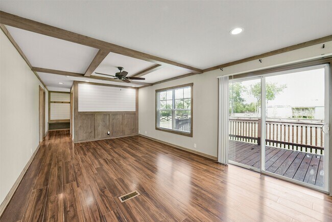 Foto del edificio - 1566 County Rd 610