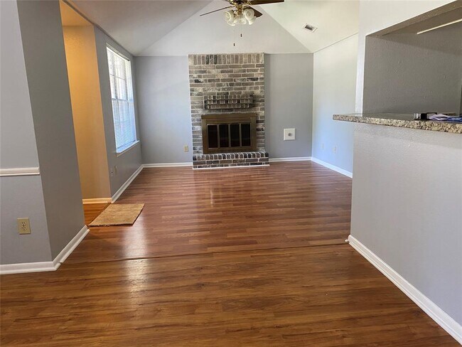 Foto del edificio - 2714 Sherwood Hollow Ln