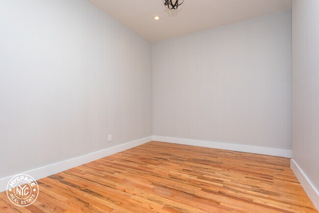 Foto del edificio - 649 Classon Ave