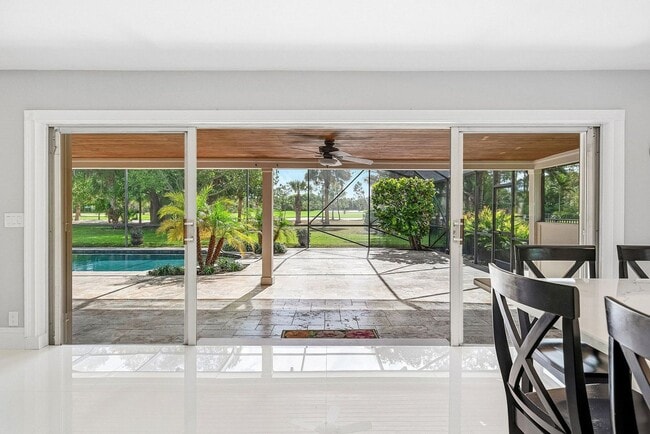 Building Photo - 417 N Country Club Dr