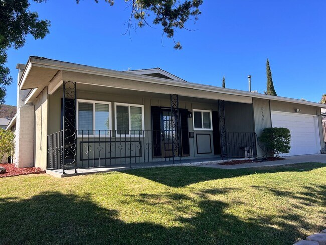Foto del edificio - 6946 Cowles Mountain Blvd