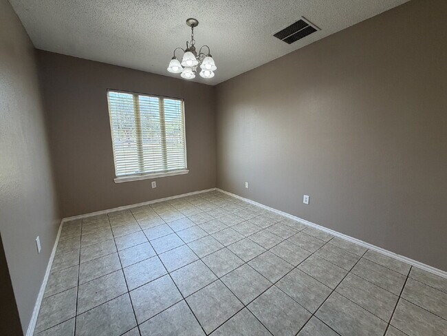 Foto del edificio - "Charming 3-Bed, 3-Bath Home in Lubbock – Spacious 1,575 Sq Ft Retreat!"