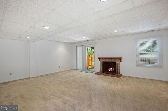 Building Photo - 2902 Village Spring Ln