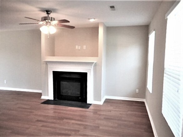 Building Photo - 1208 Scarlett Dr