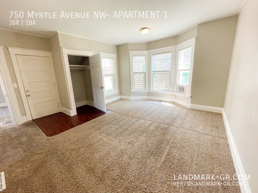 Primary Photo - Available NOW! - LARGE 3 bed /1 bath - Wes...