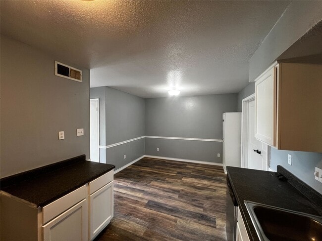 Foto del edificio - 8332 Oakhaven Rd